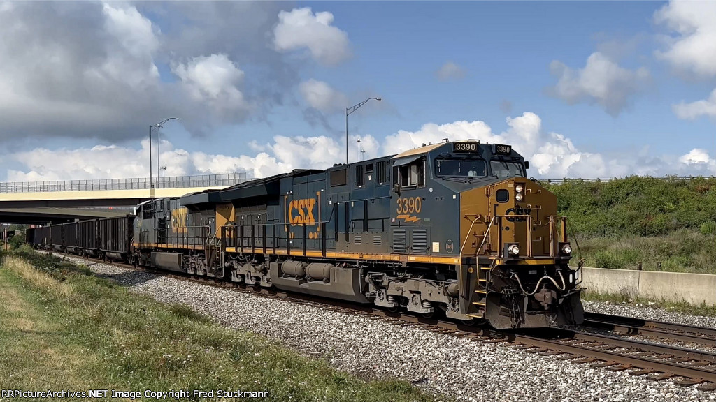 CSX 3390 leads empty coal east.